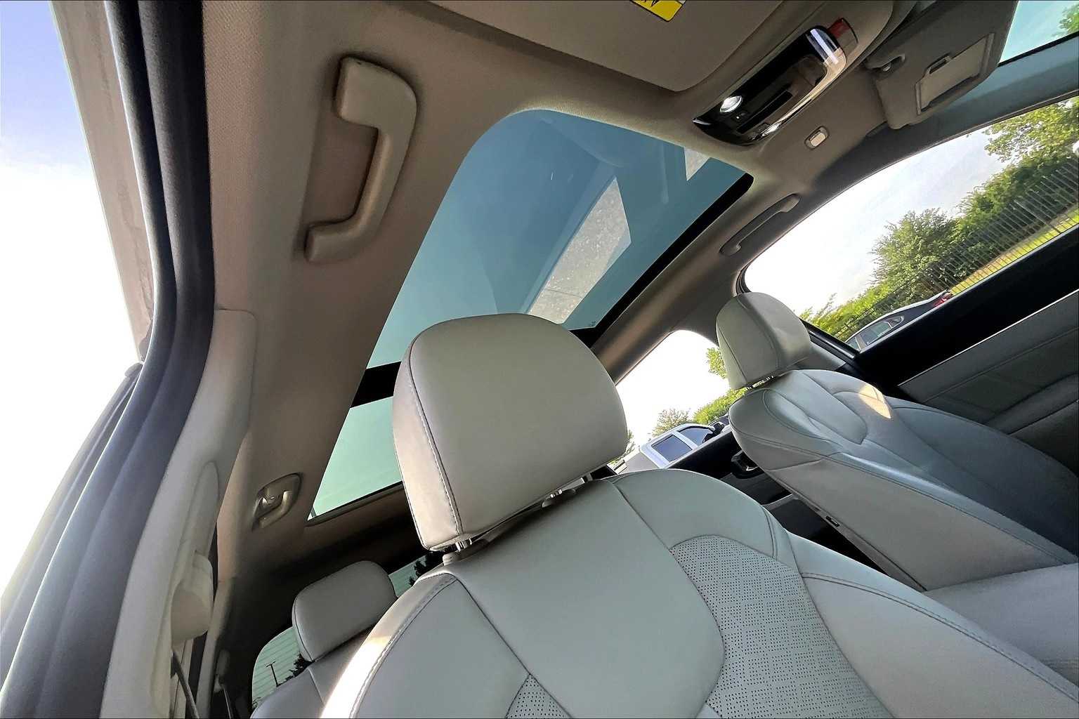 Thumbnail: 2023 Kia Sorento - 16