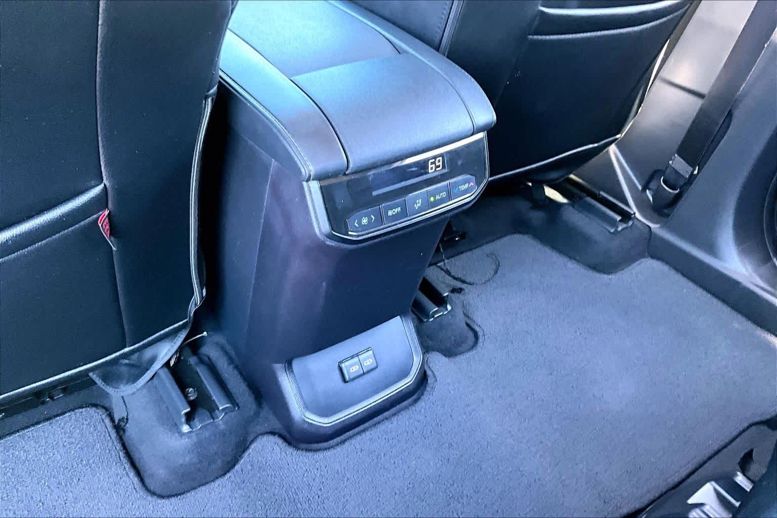 Thumbnail: 2022 Toyota Highlander - 20