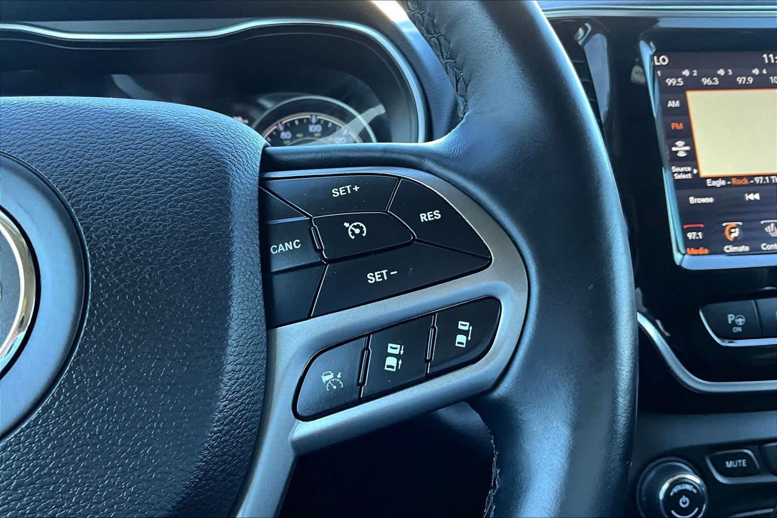 Thumbnail: 2019 Jeep Cherokee - 20