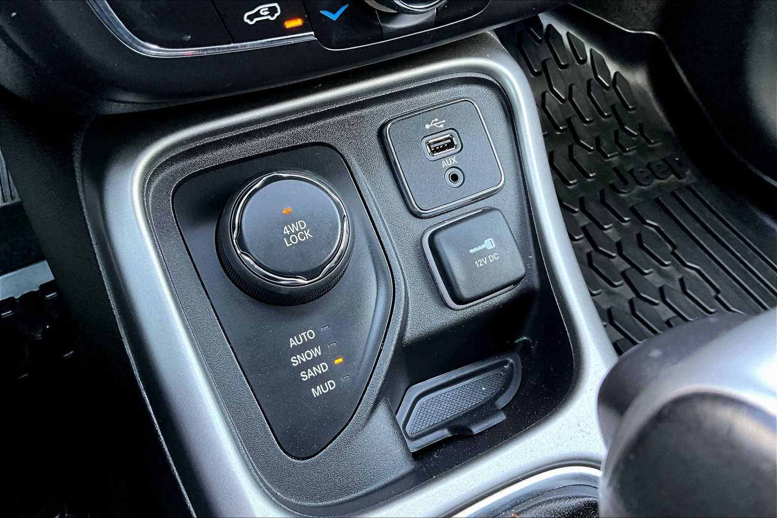 Thumbnail: 2018 Jeep Compass - 23