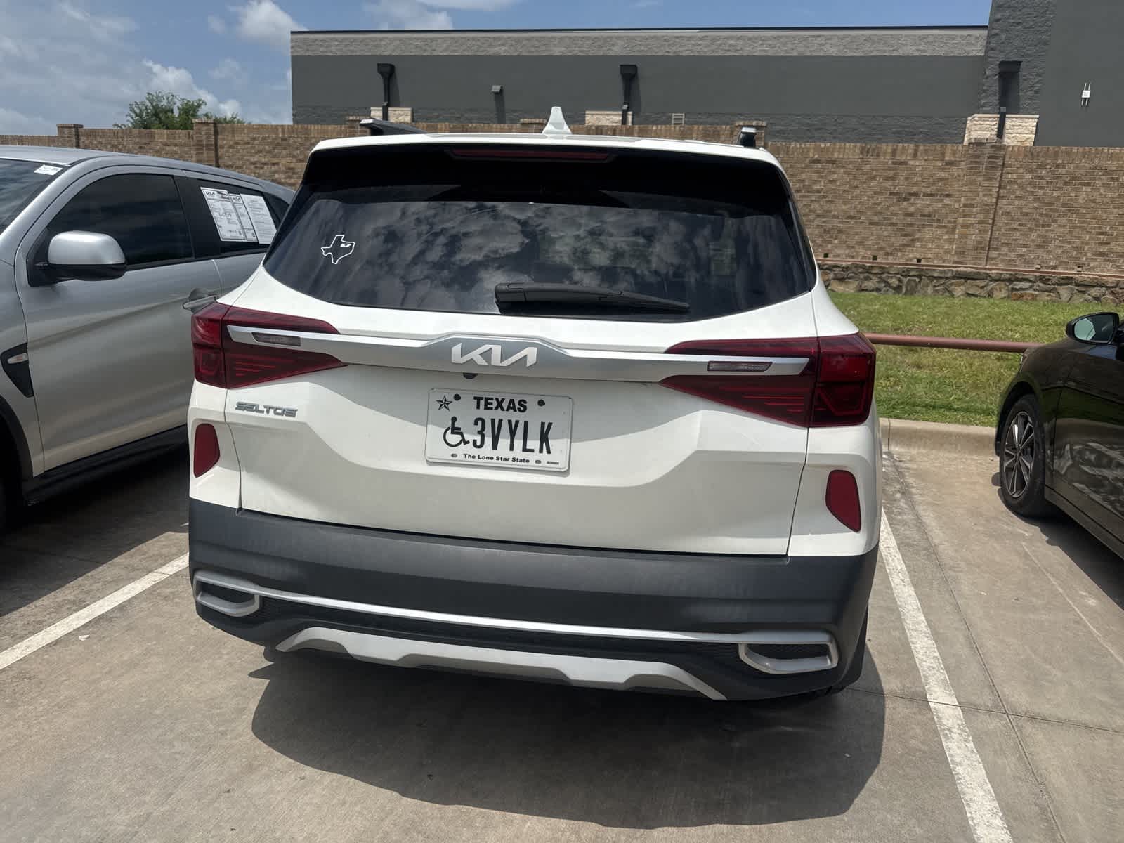 Thumbnail: 2022 Kia Seltos - 4