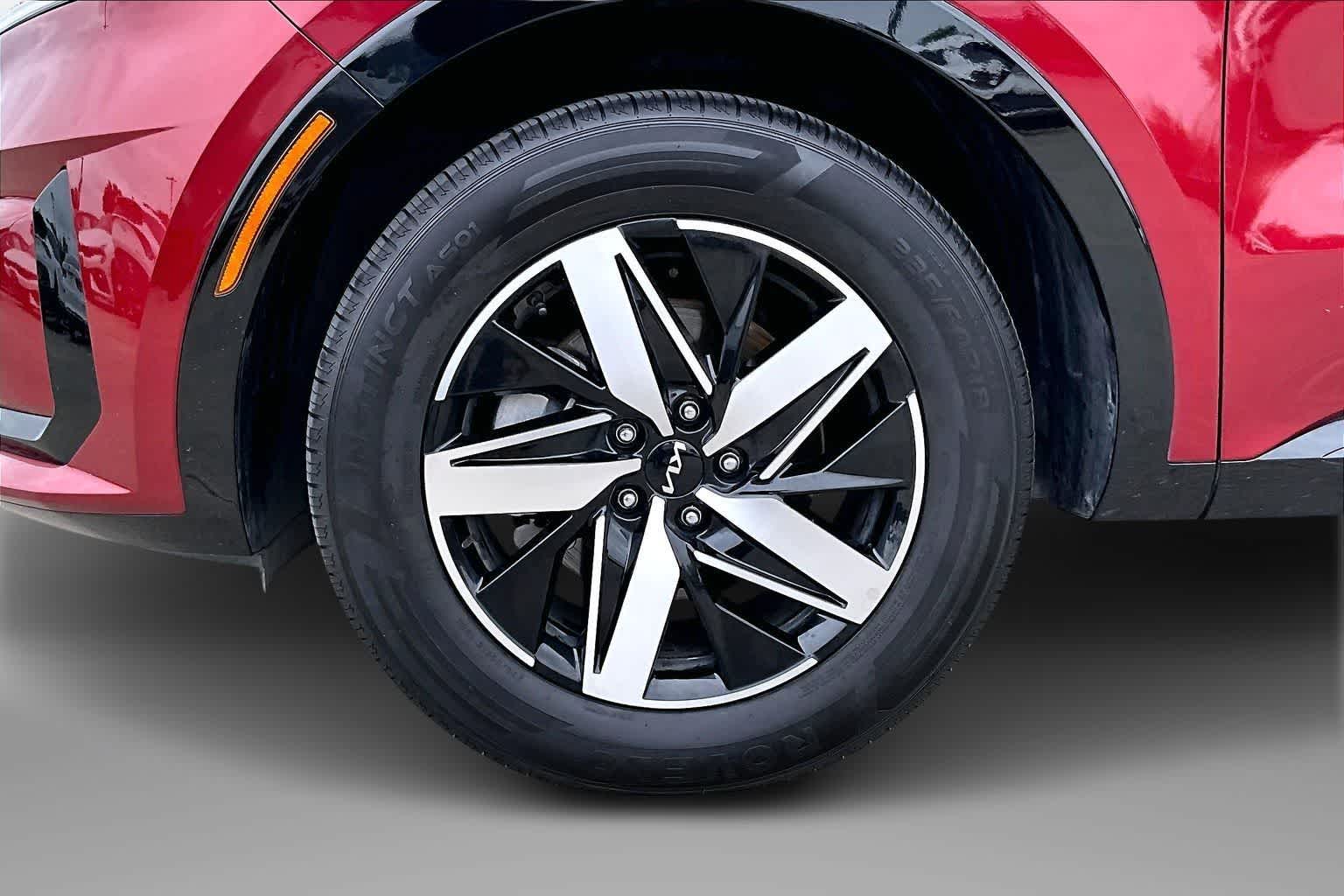 Thumbnail: 2023 Kia Sorento - 8