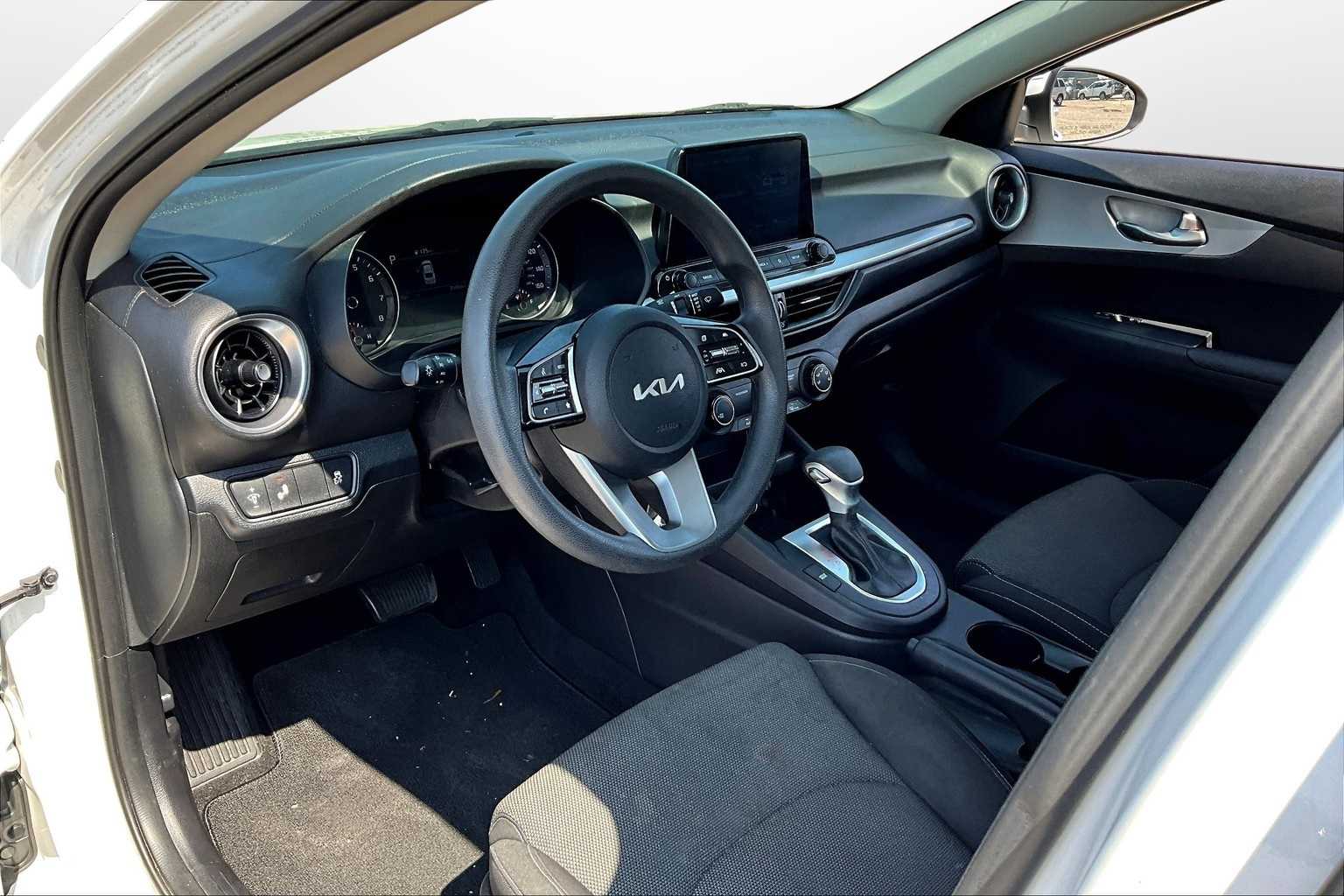 Thumbnail: 2022 Kia Forte - 12