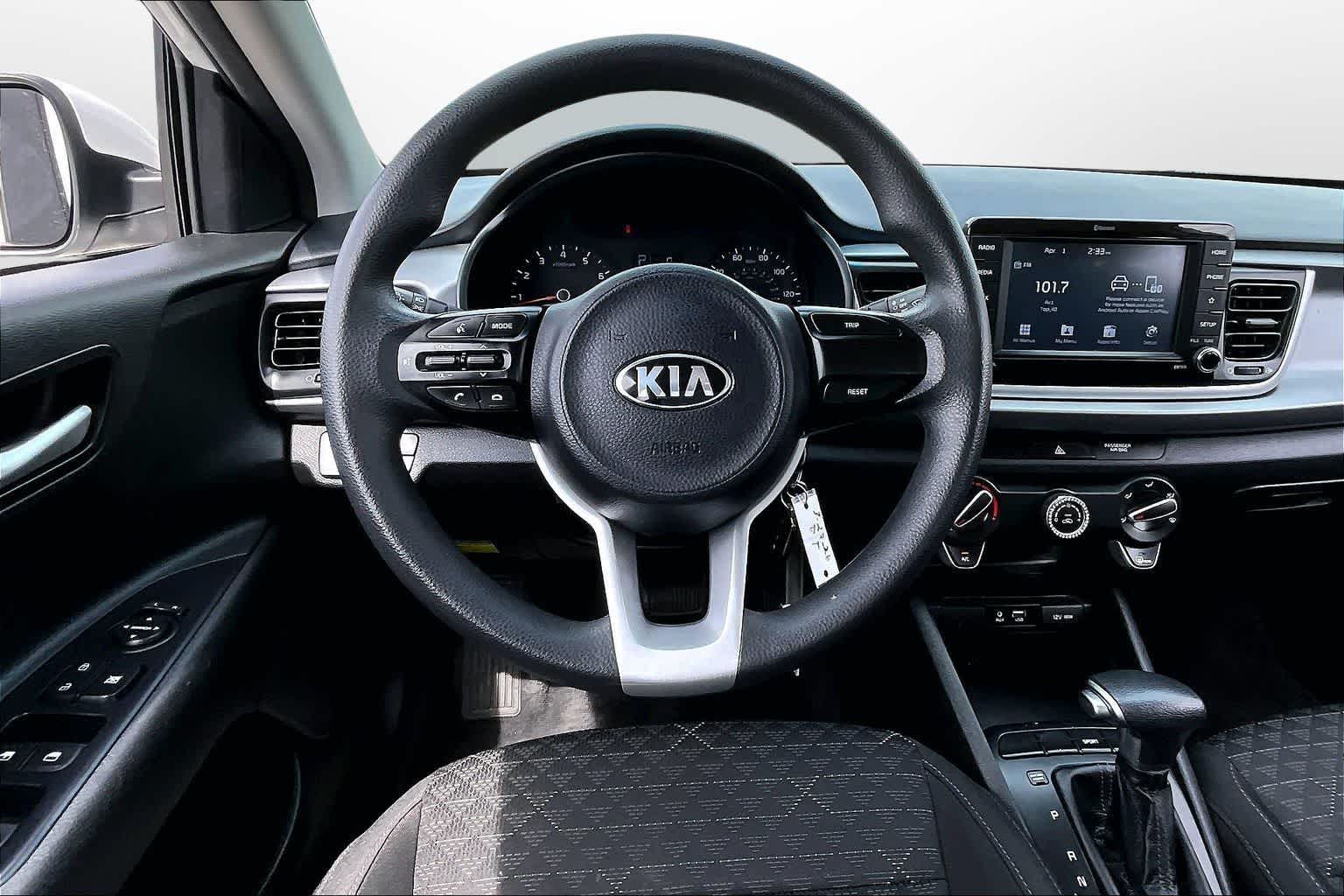 Thumbnail: 2020 Kia Rio - 4