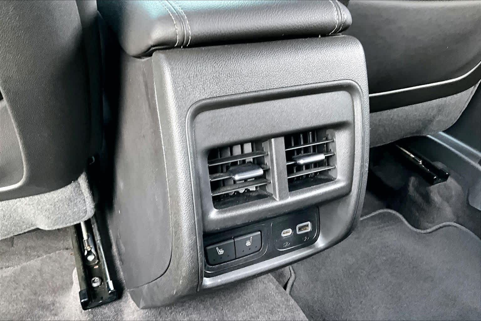 Thumbnail: 2022 Cadillac XT4 - 24