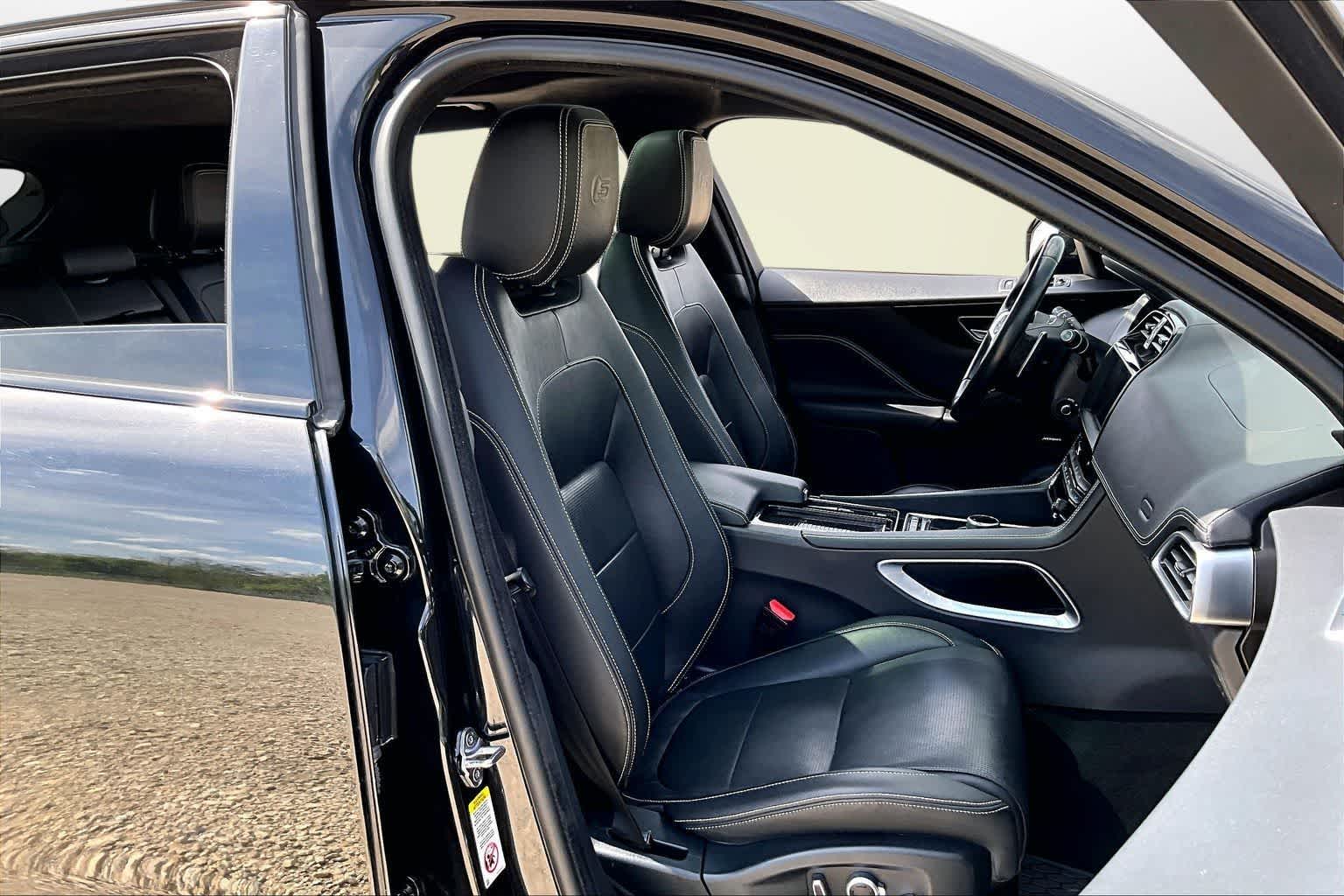 Thumbnail: 2019 Jaguar F-Pace - 7