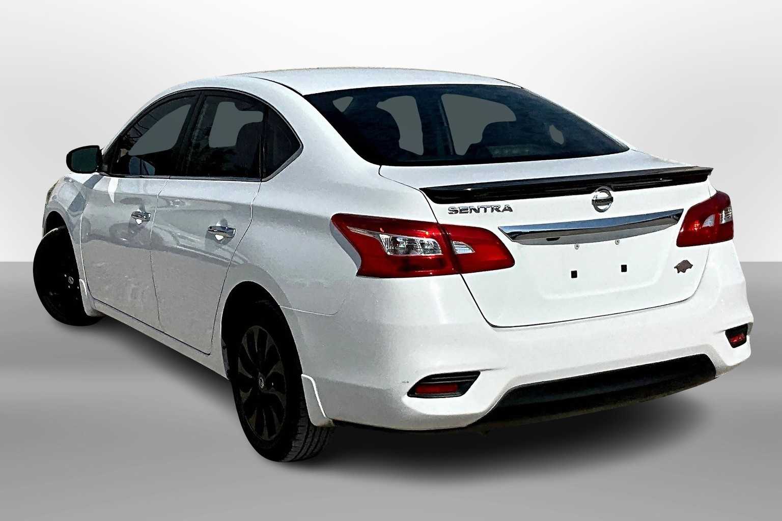 Thumbnail: 2018 Nissan Sentra - 10