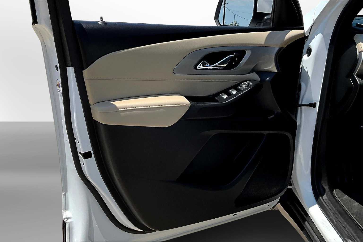 Thumbnail: 2022 Chevrolet Traverse - 17