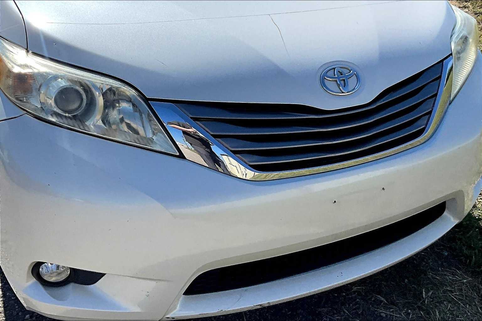 Thumbnail: 2015 Toyota Sienna - 30