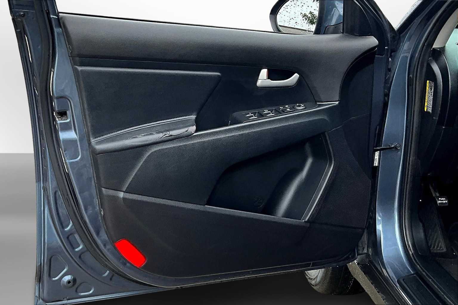Thumbnail: 2016 Kia Sportage - 17