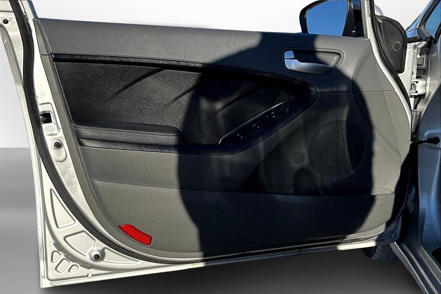 Thumbnail: 2018 Kia Forte - 17