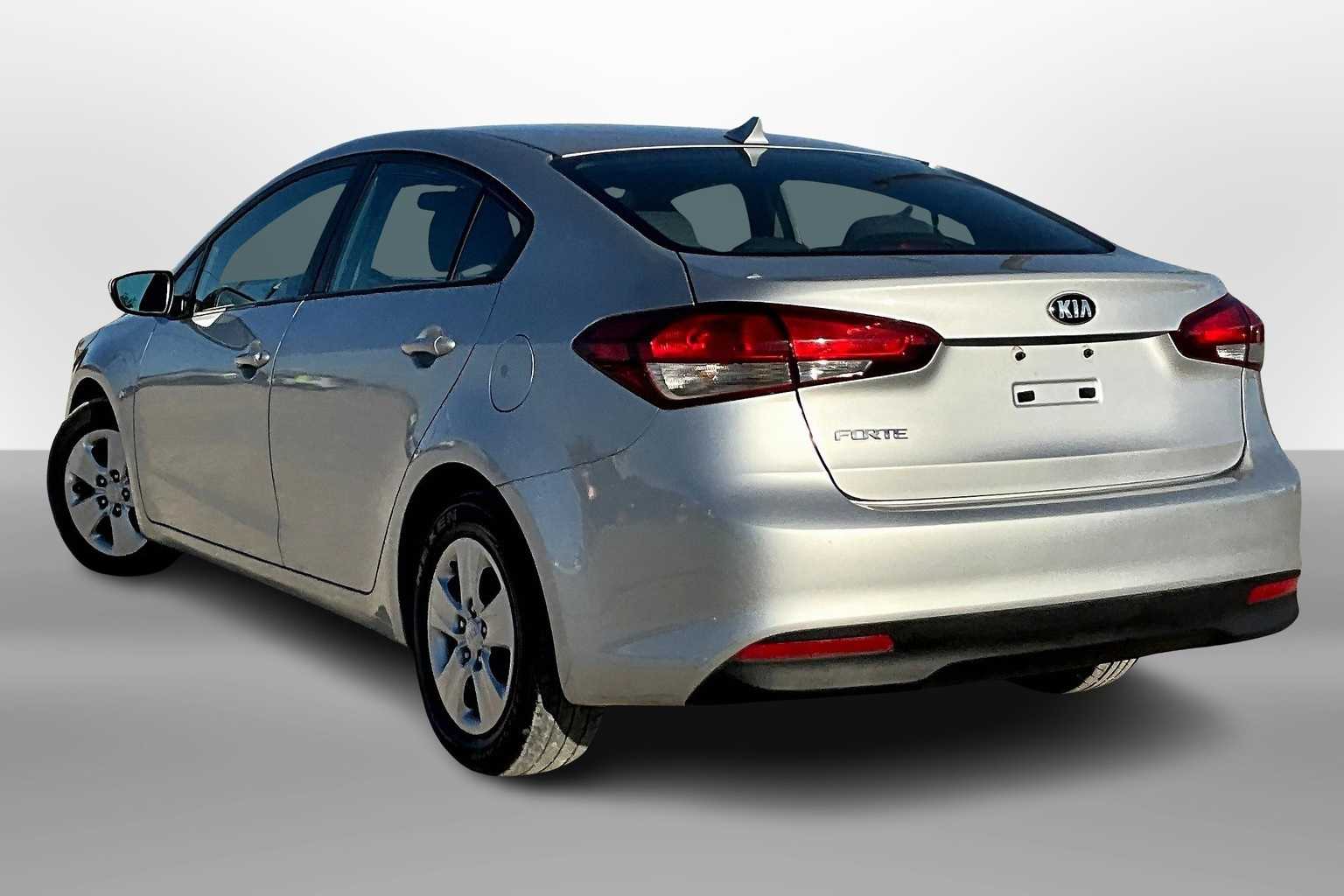Thumbnail: 2018 Kia Forte - 11