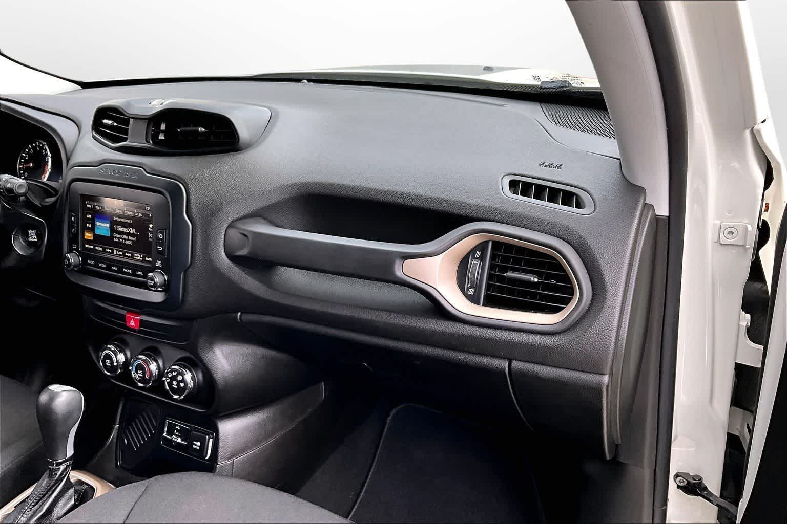 Thumbnail: 2017 Jeep Renegade - 12