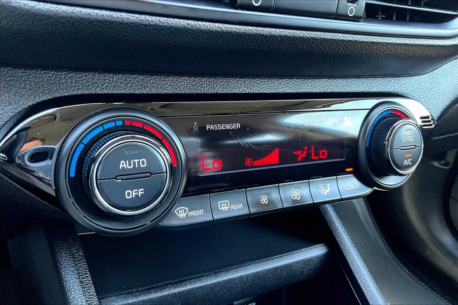 Thumbnail: 2019 Kia Forte - 24