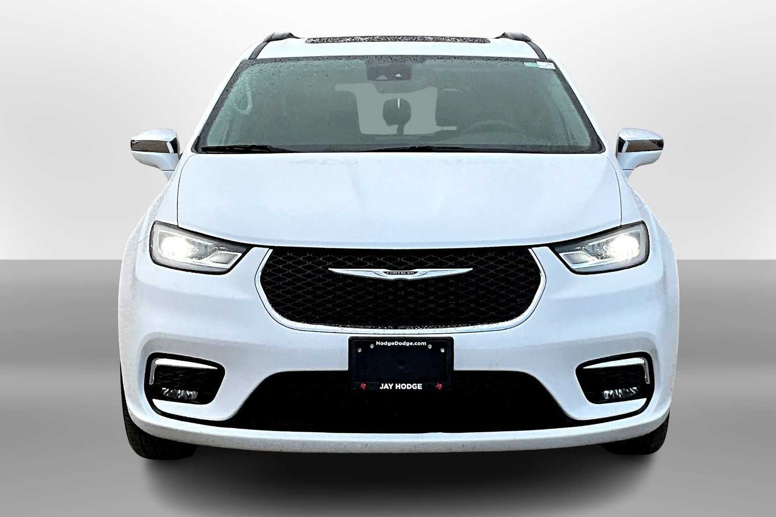 2022 Chrysler Pacifica Limited photo 2