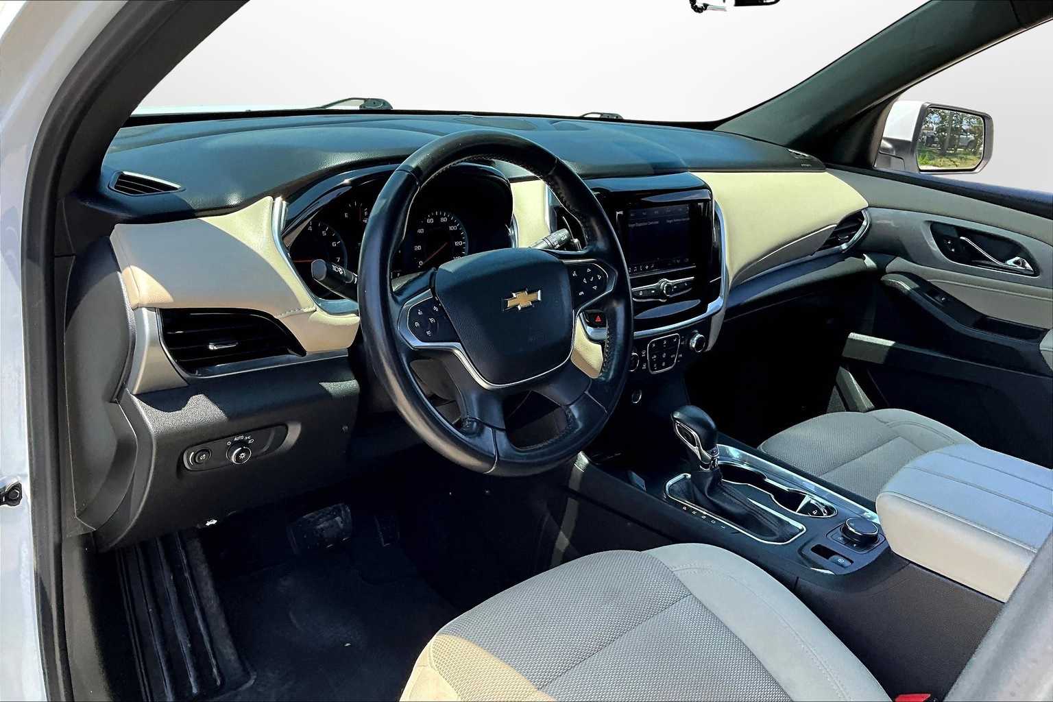 Thumbnail: 2022 Chevrolet Traverse - 12