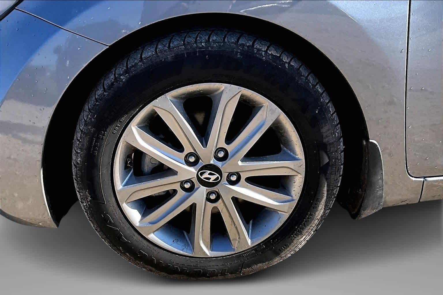 Thumbnail: 2015 Hyundai Elantra - 8