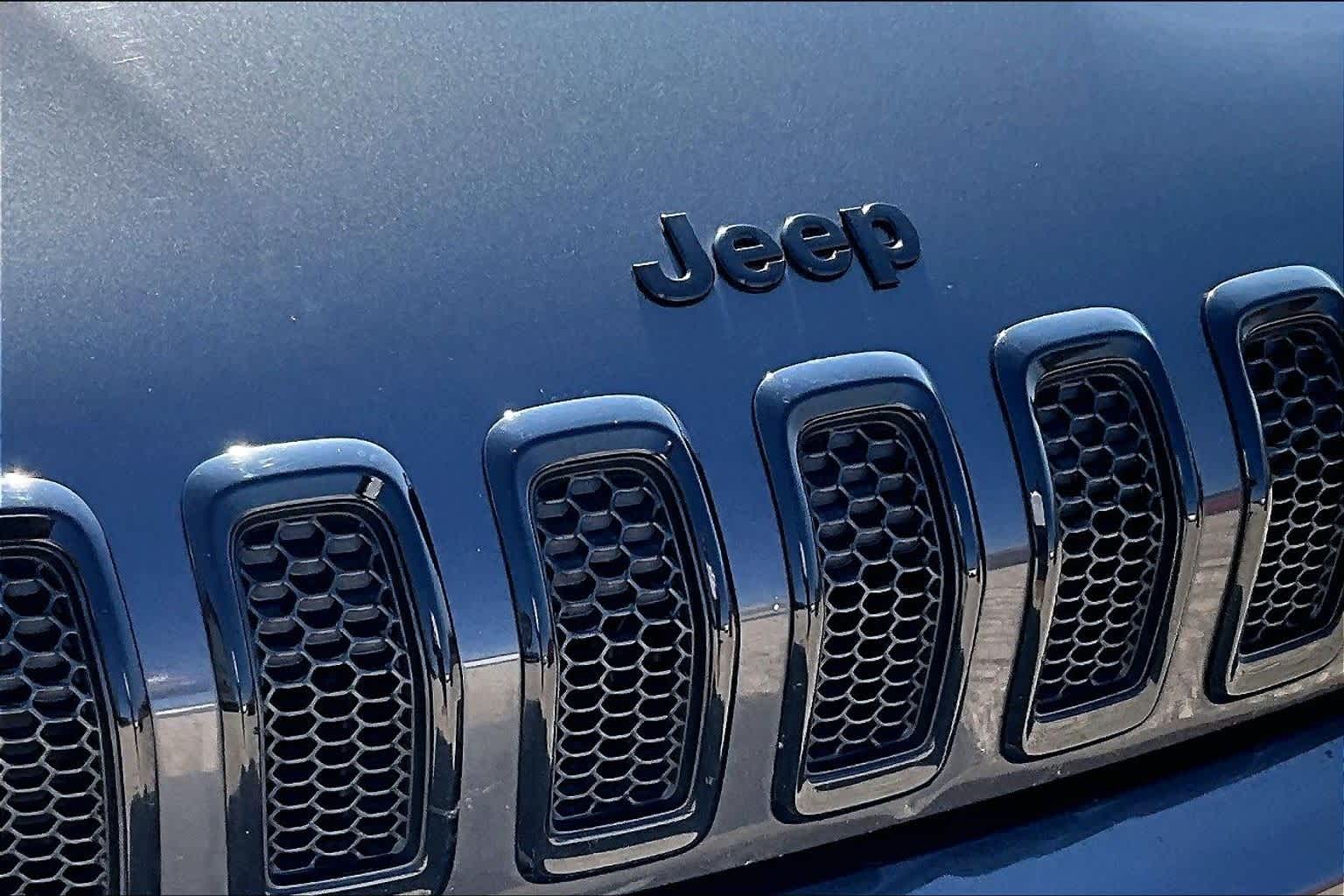 Thumbnail: 2016 Jeep Cherokee - 27