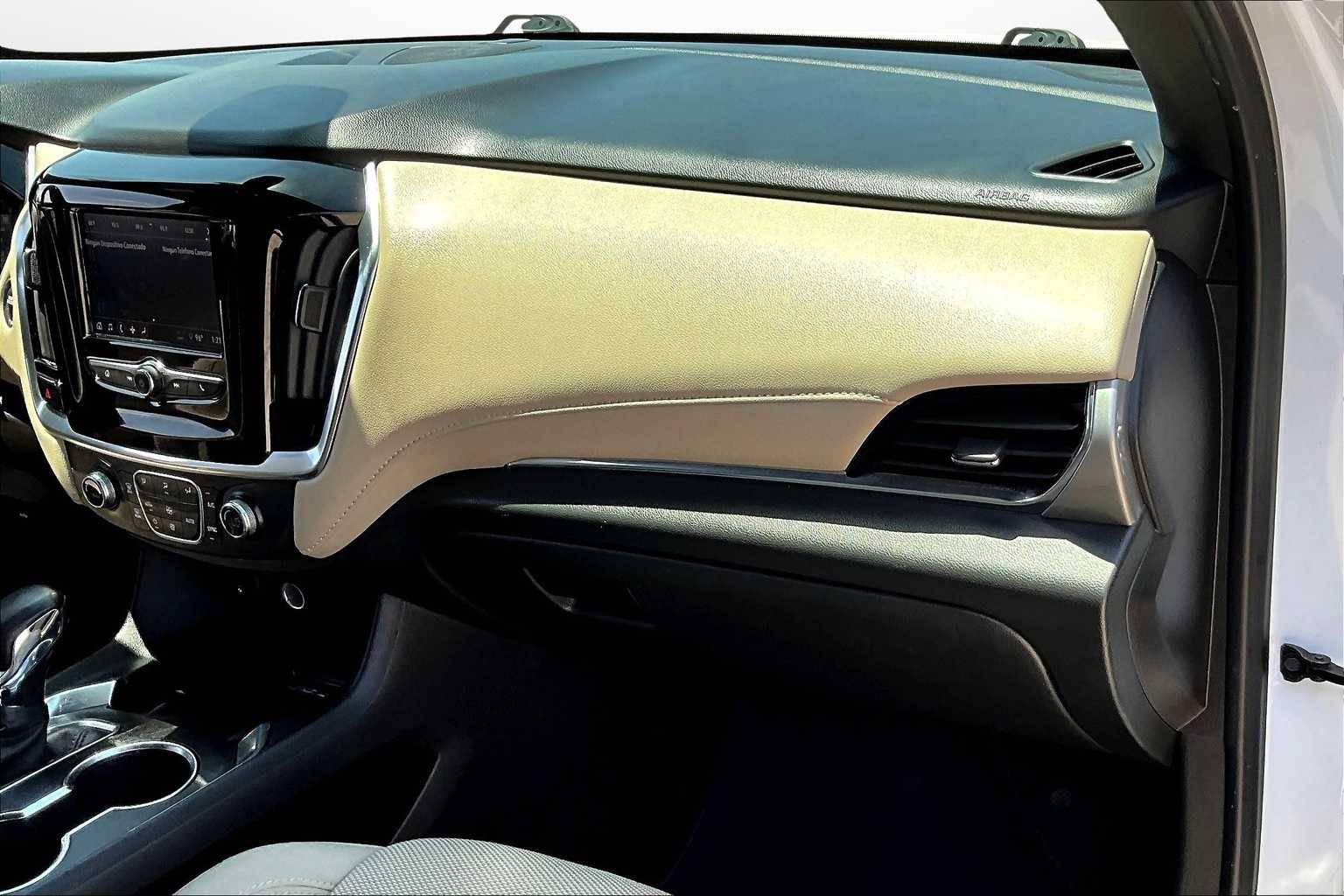 Thumbnail: 2022 Chevrolet Traverse - 15