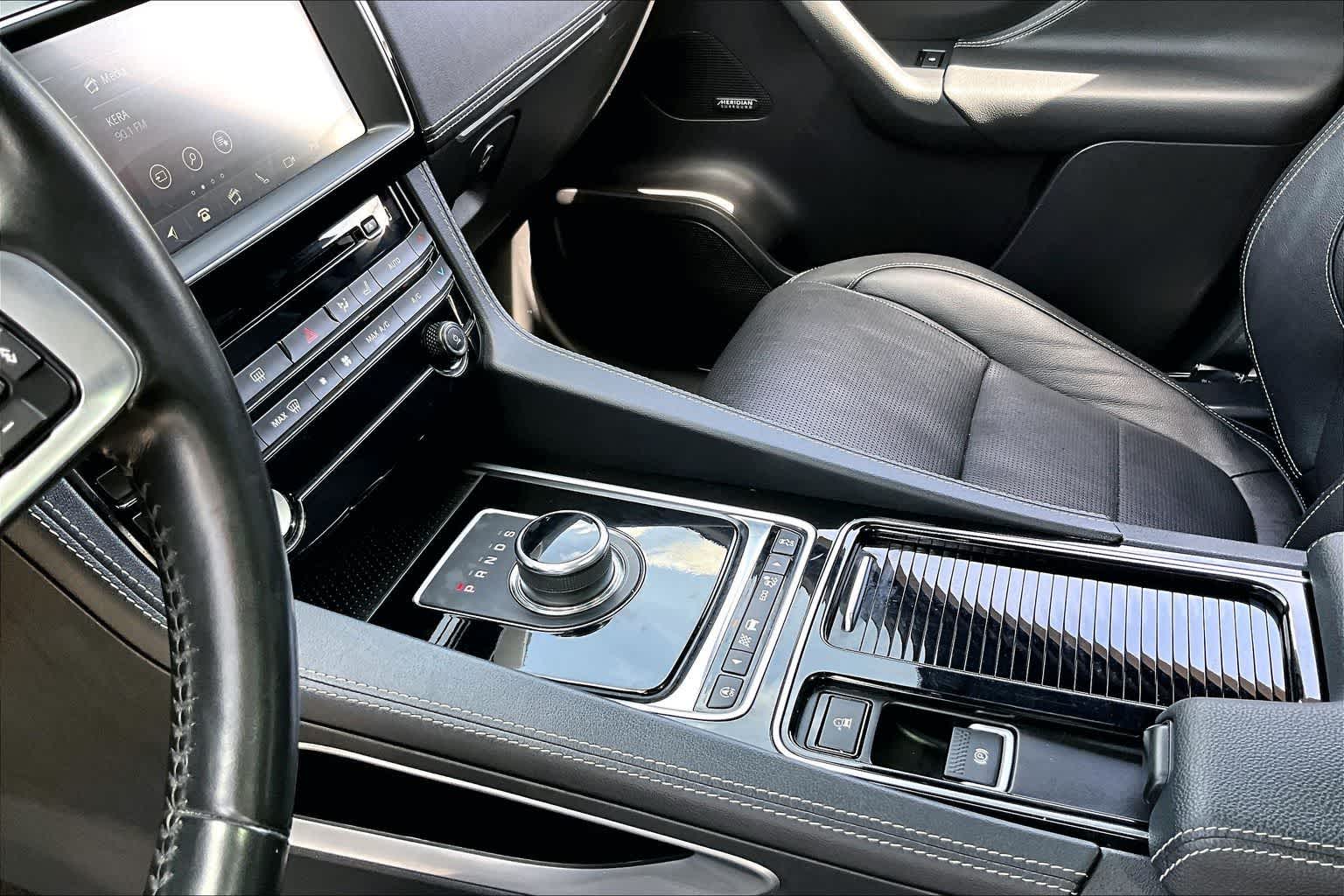 Thumbnail: 2019 Jaguar F-Pace - 13