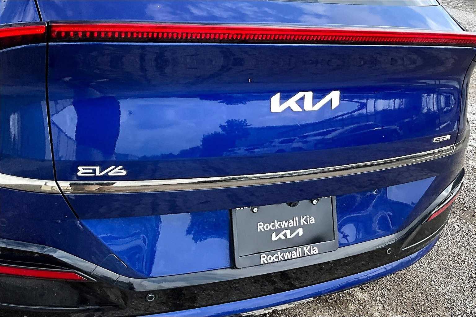Thumbnail: 2022 Kia EV6 - 30