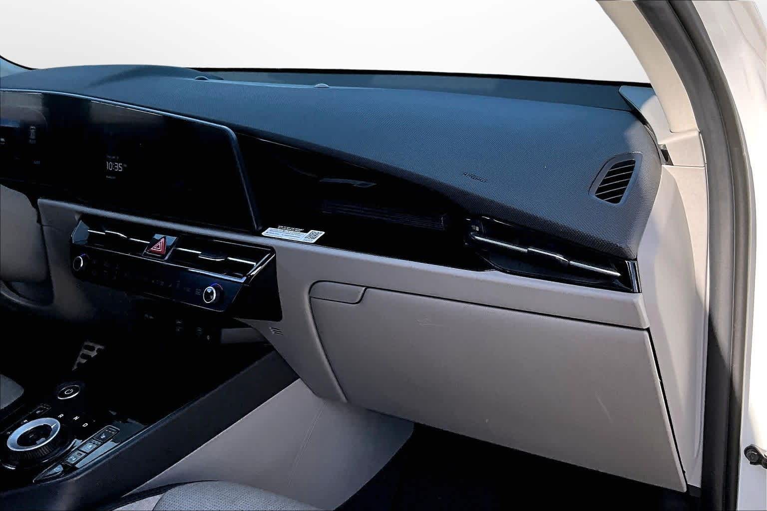 Thumbnail: 2023 Kia Niro - 15