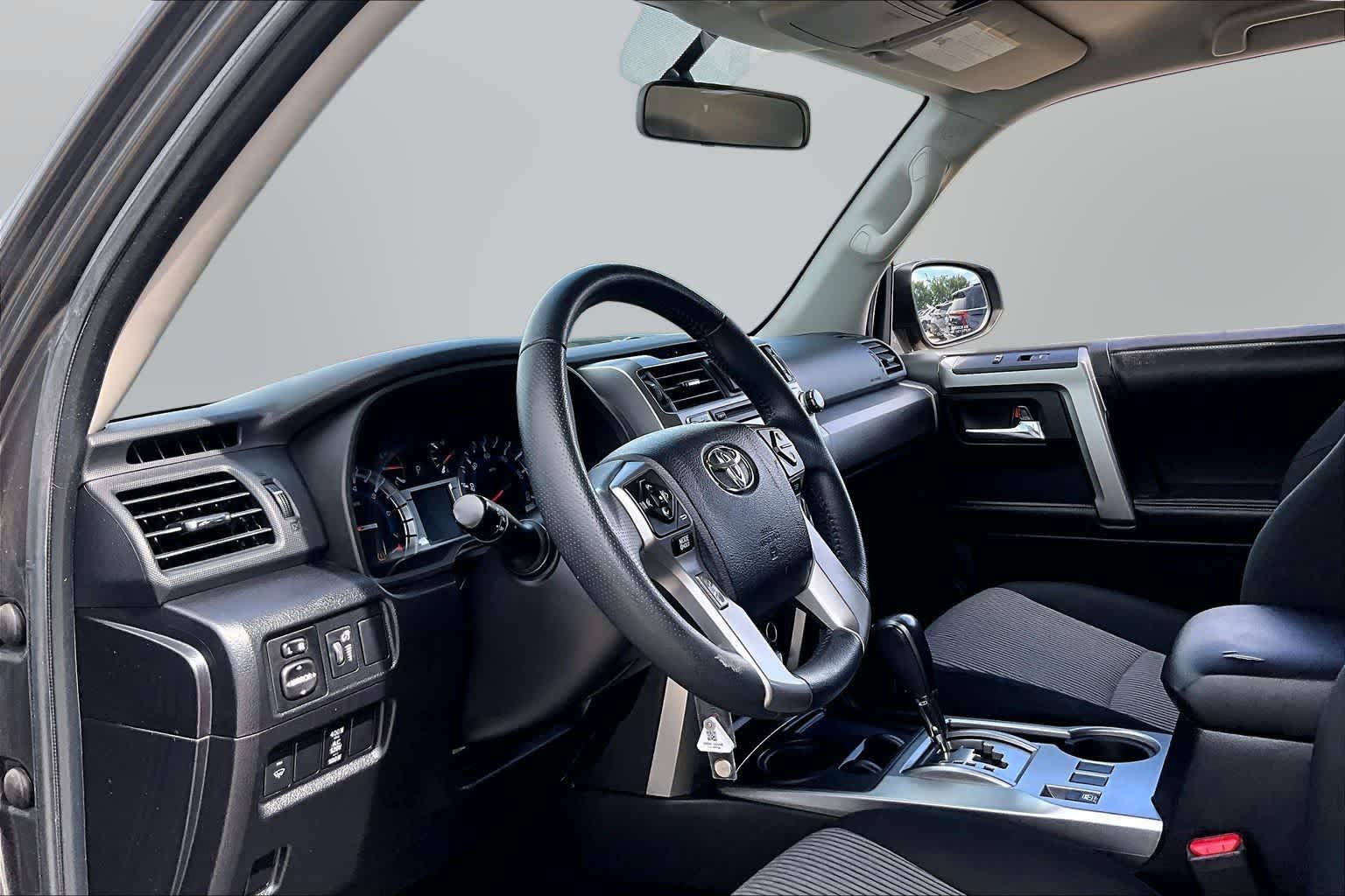 Thumbnail: 2016 Toyota 4Runner - 12