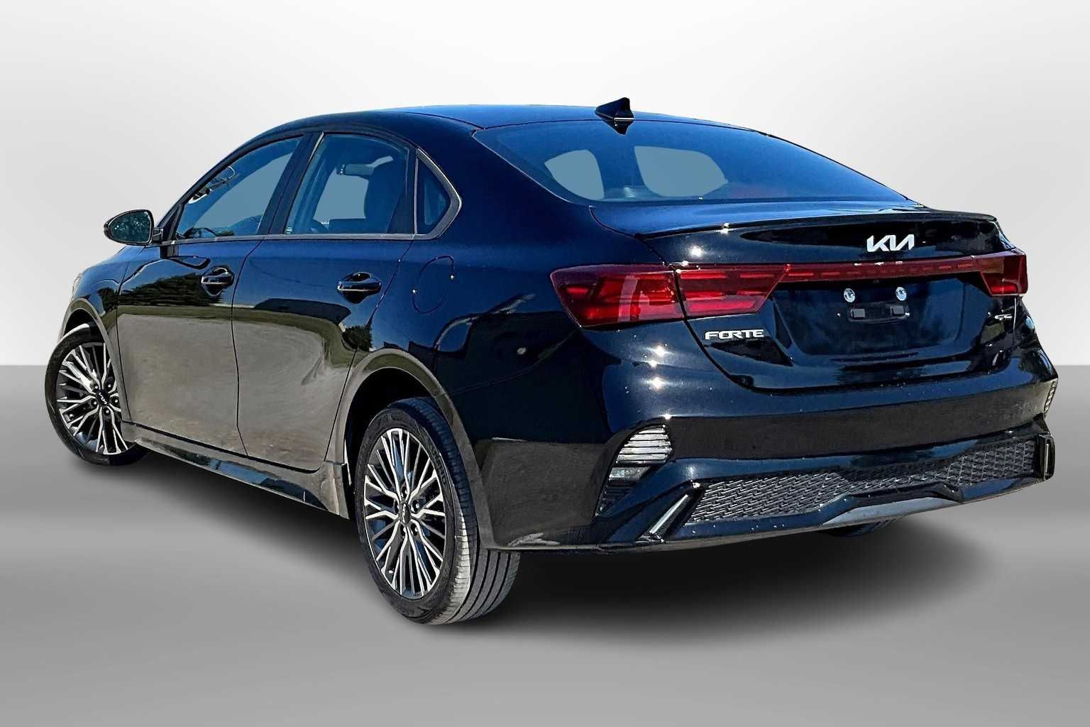 Thumbnail: 2022 Kia Forte - 11