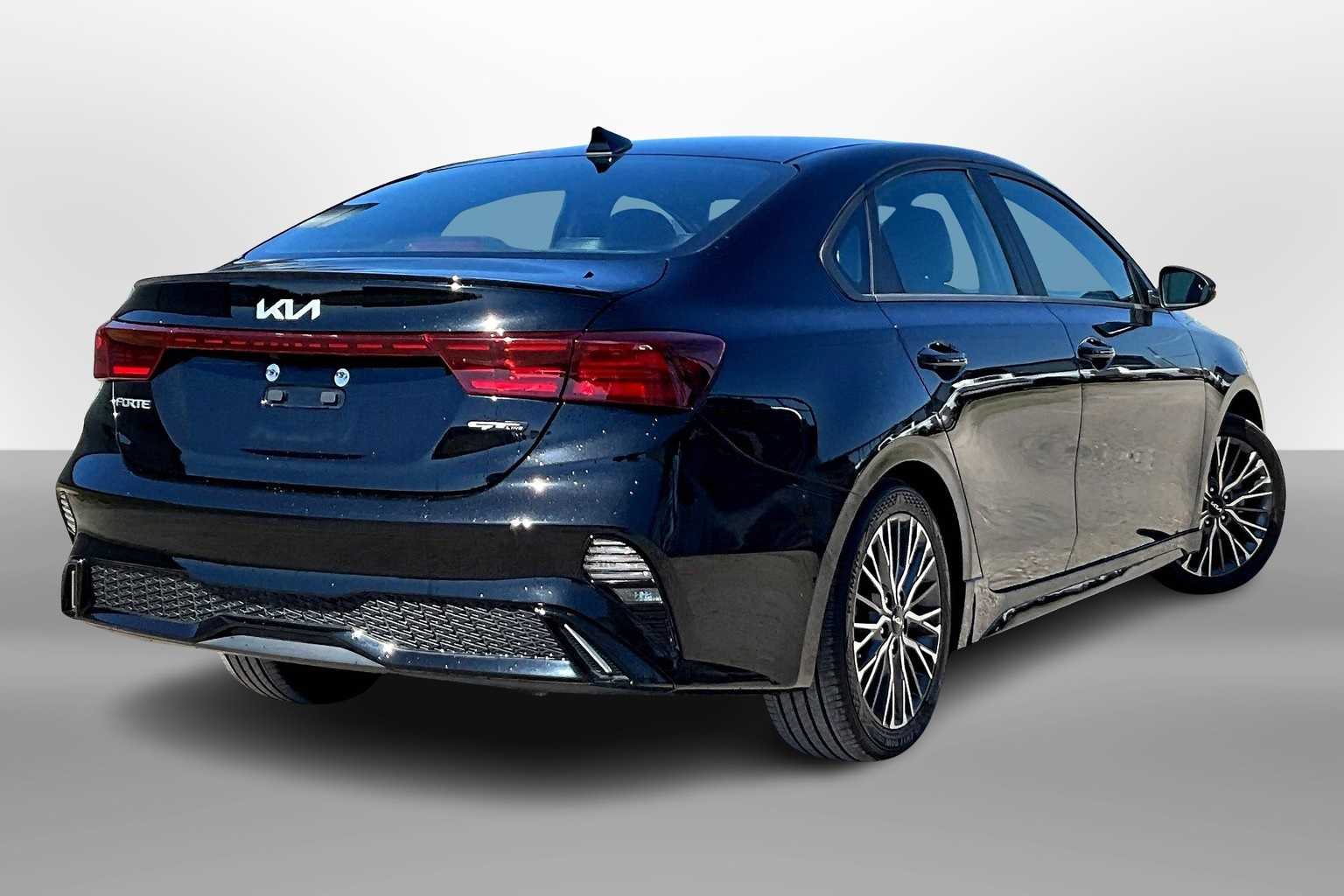 2022 Kia Forte GT-Line photo 2