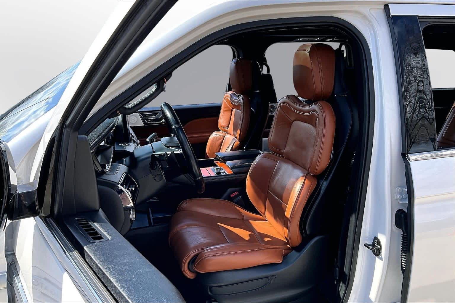 Thumbnail: 2018 Lincoln Navigator - 24