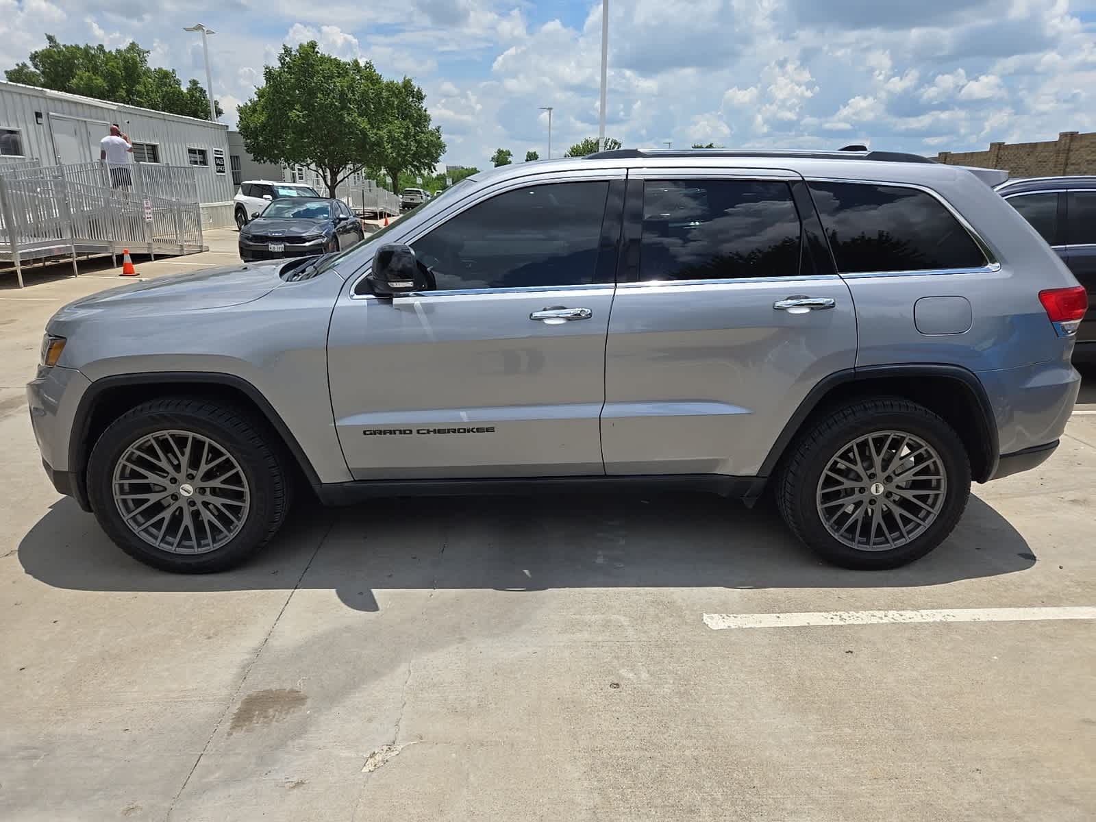 Thumbnail: 2015 Jeep Grand Cherokee - 8