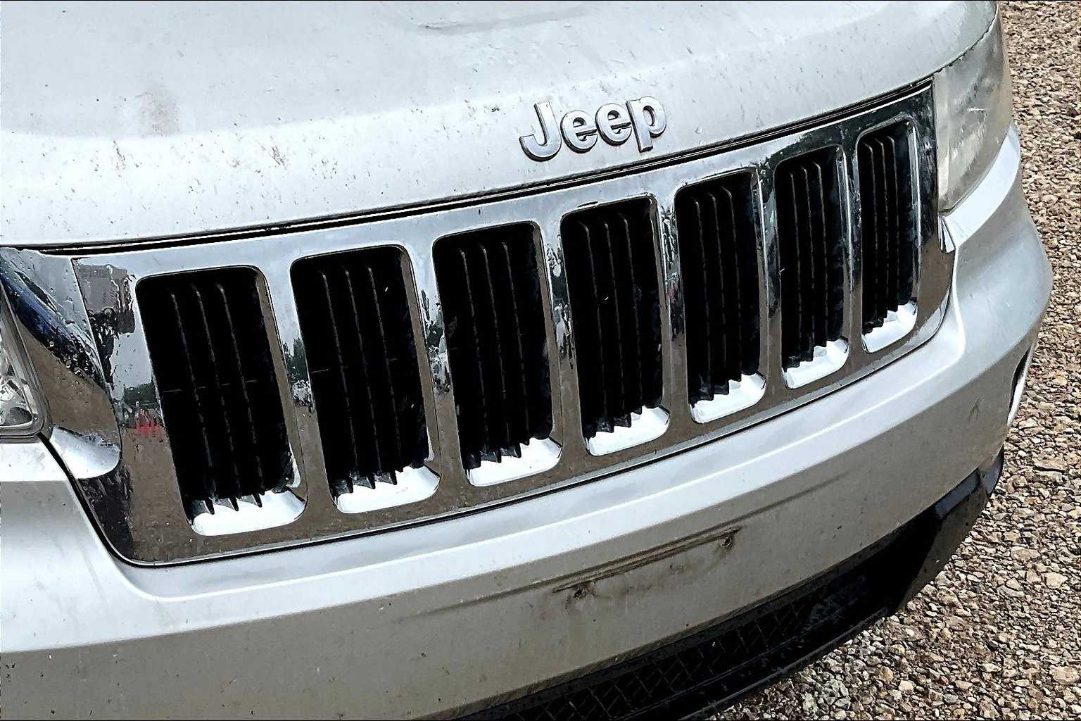 Thumbnail: 2011 Jeep Grand Cherokee - 27
