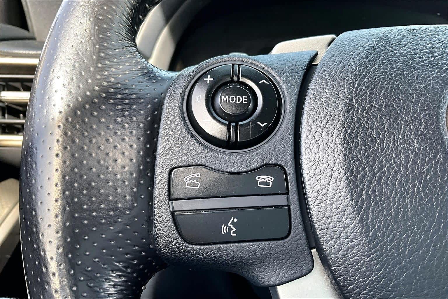 Thumbnail: 2016 Lexus IS - 17