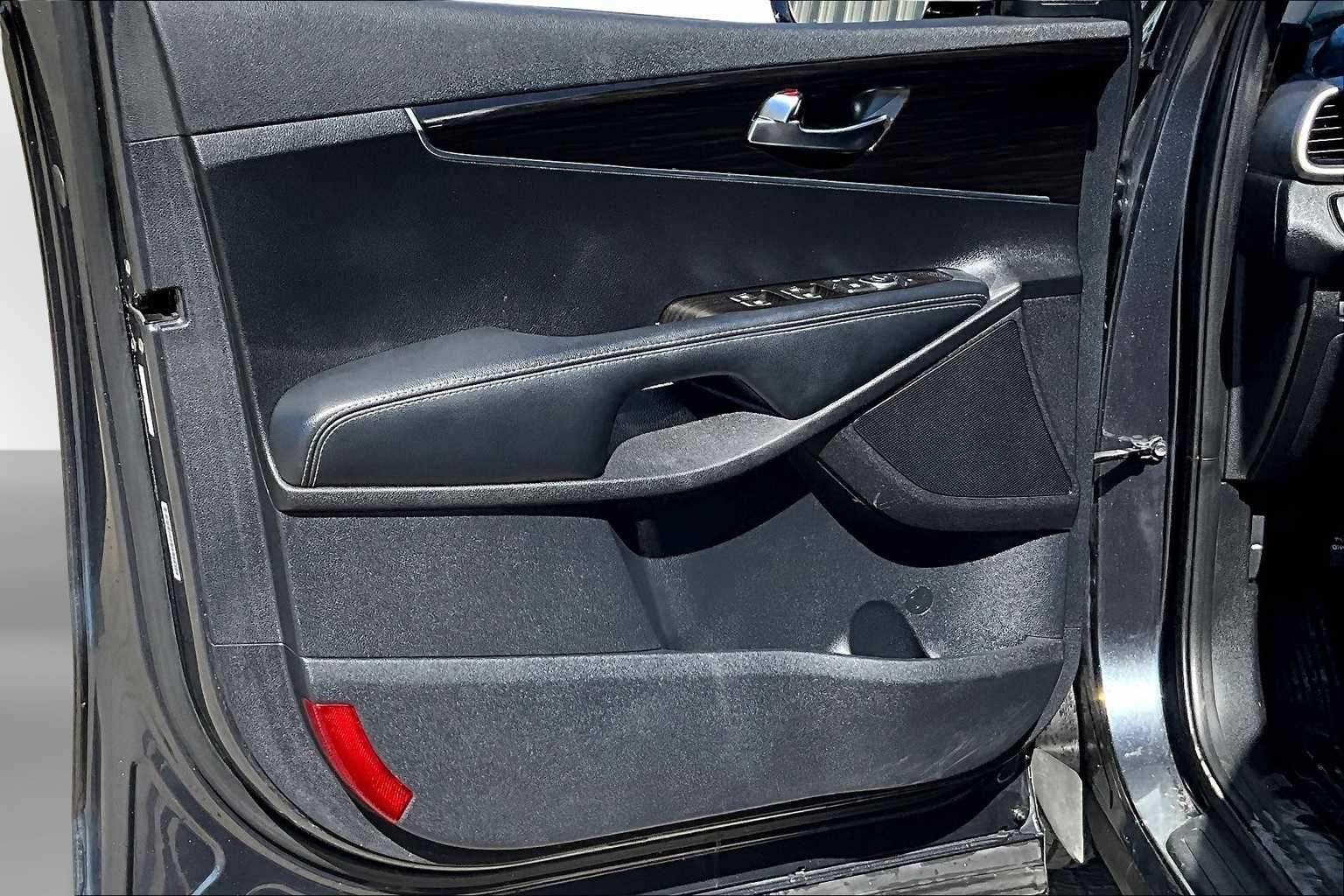 Thumbnail: 2019 Kia Sorento - 17