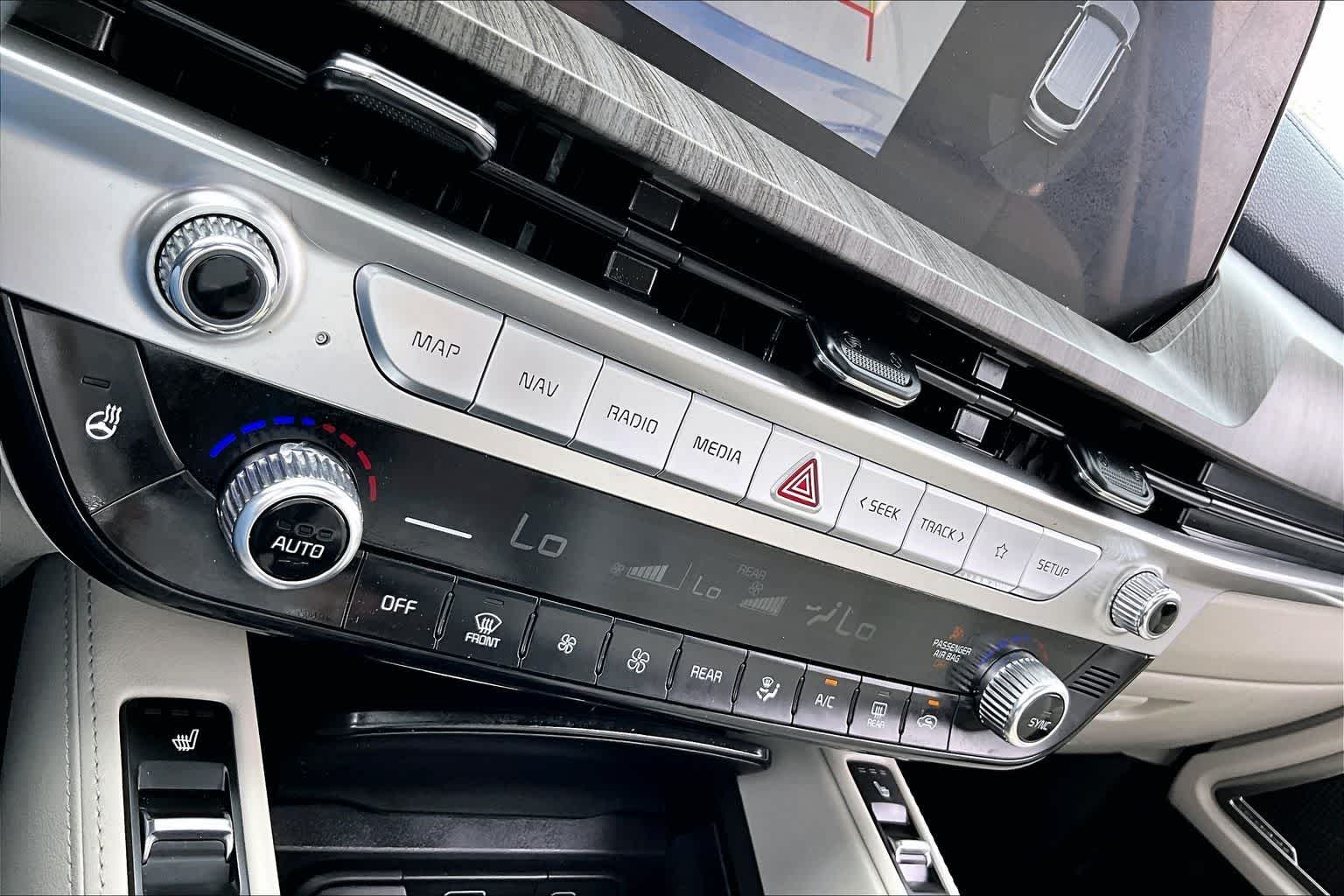 Thumbnail: 2023 Kia Telluride - 23