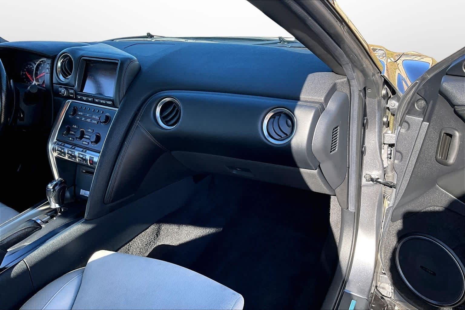 Thumbnail: 2010 Nissan GT-R - 12