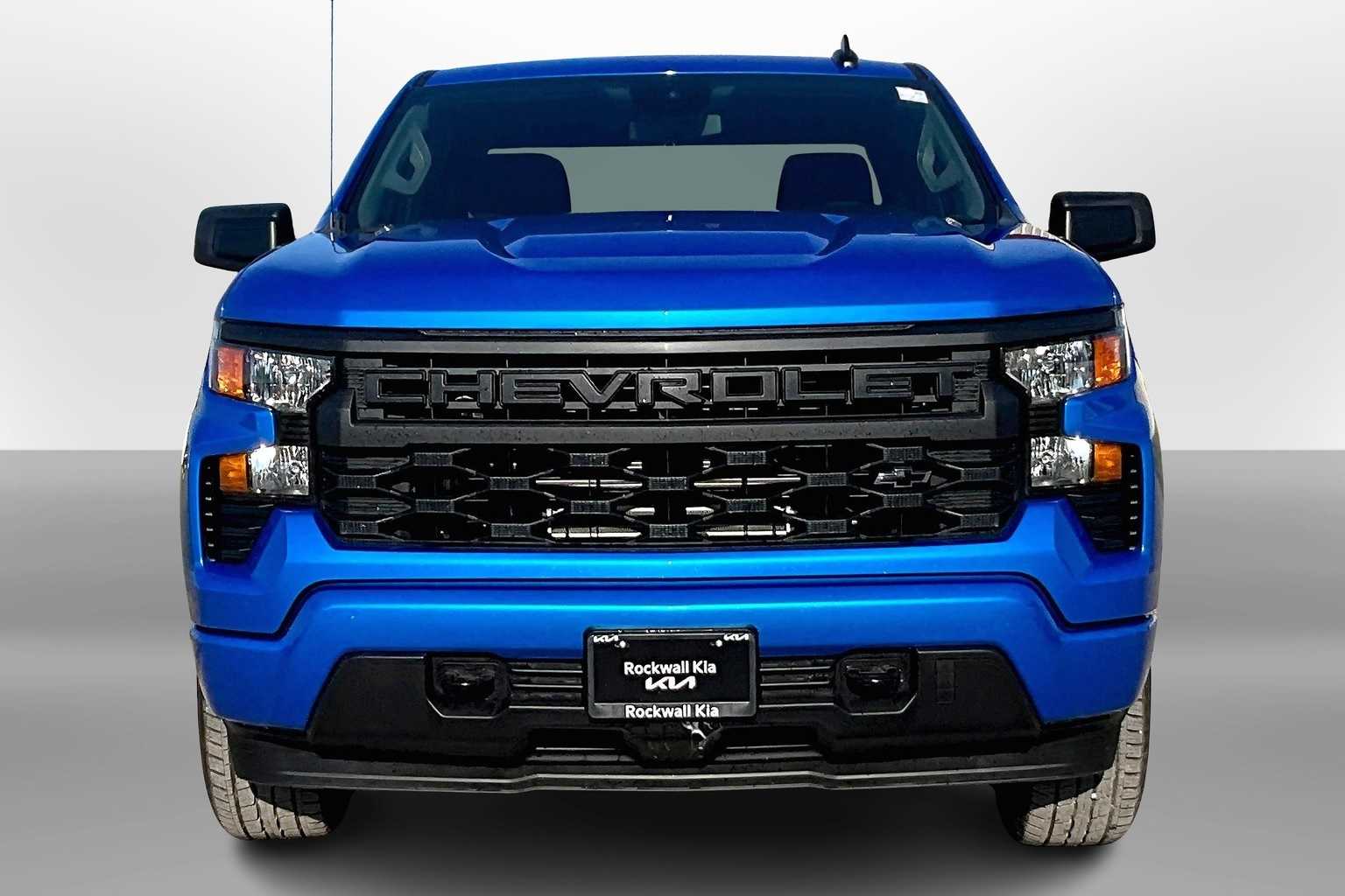 2025 Chevrolet Silverado 1500 Custom photo 2