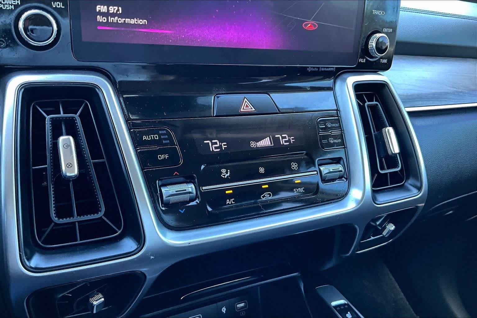 Thumbnail: 2023 Kia Sorento - 25