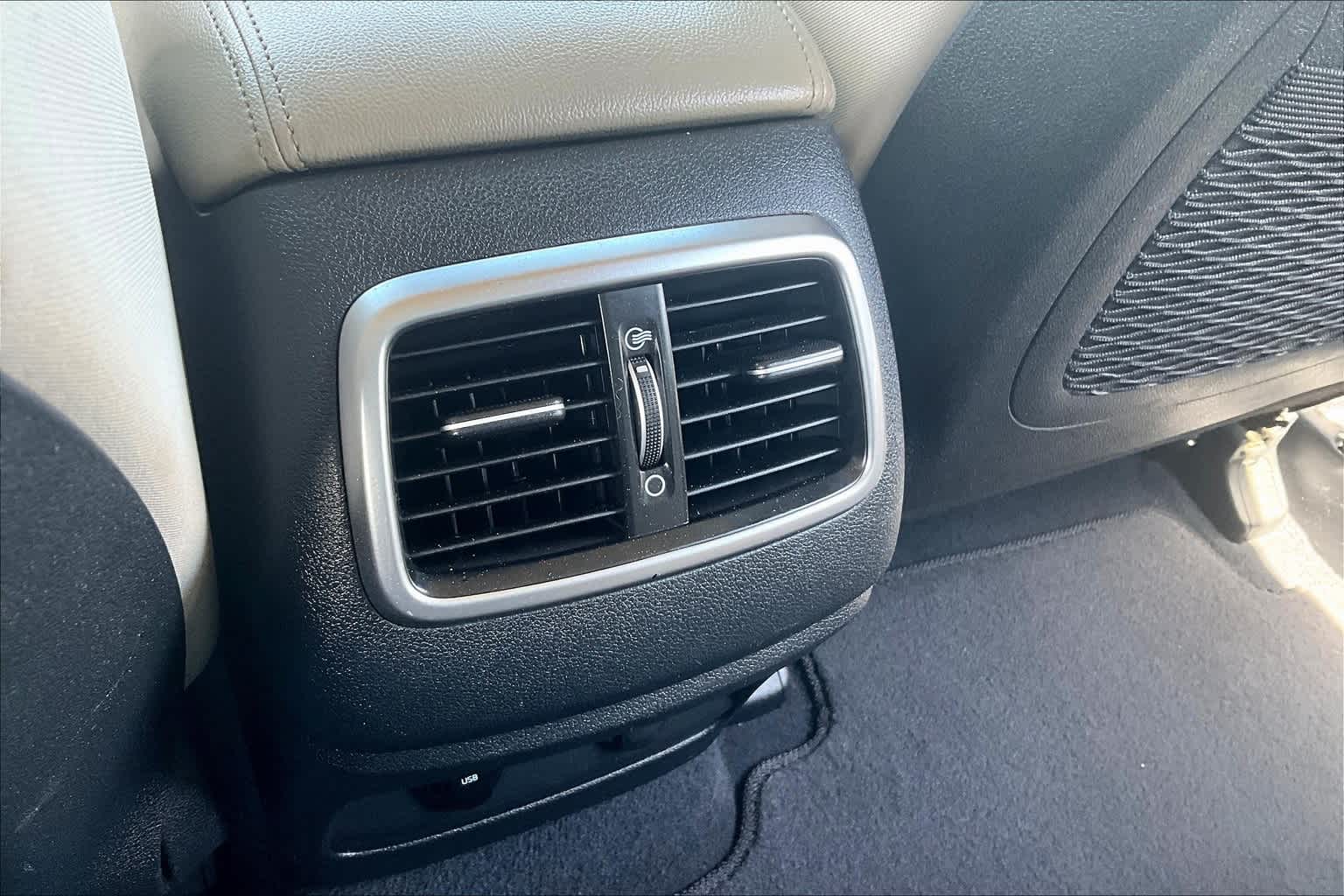 Thumbnail: 2020 Kia Sorento - 24