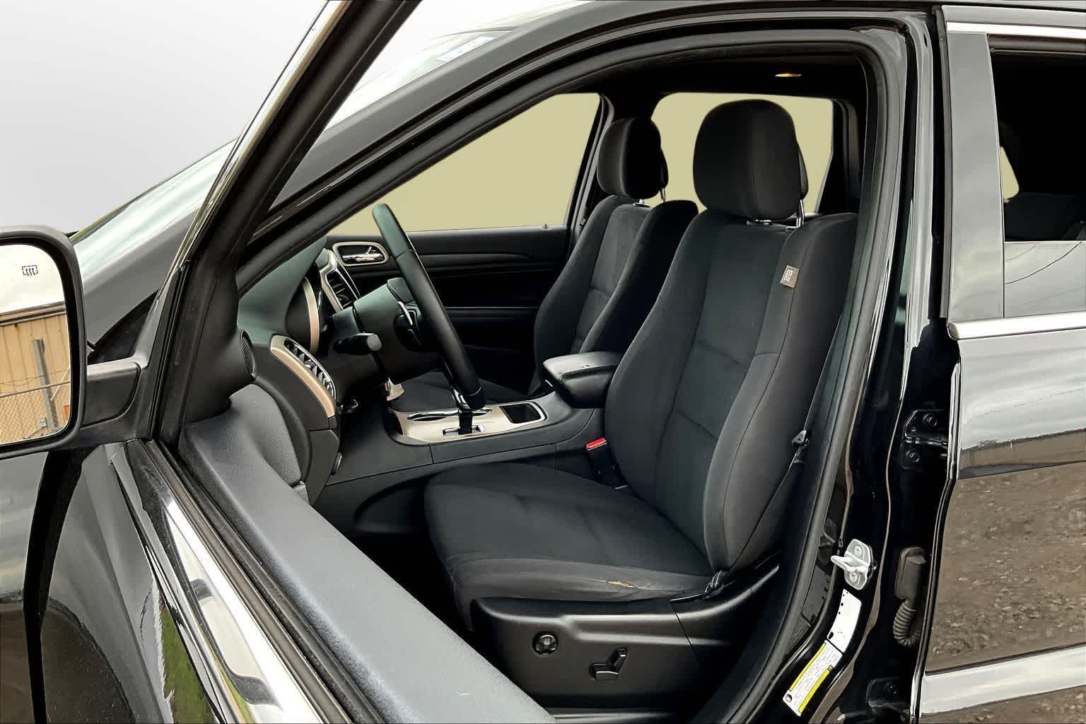 Thumbnail: 2015 Jeep Grand Cherokee - 23