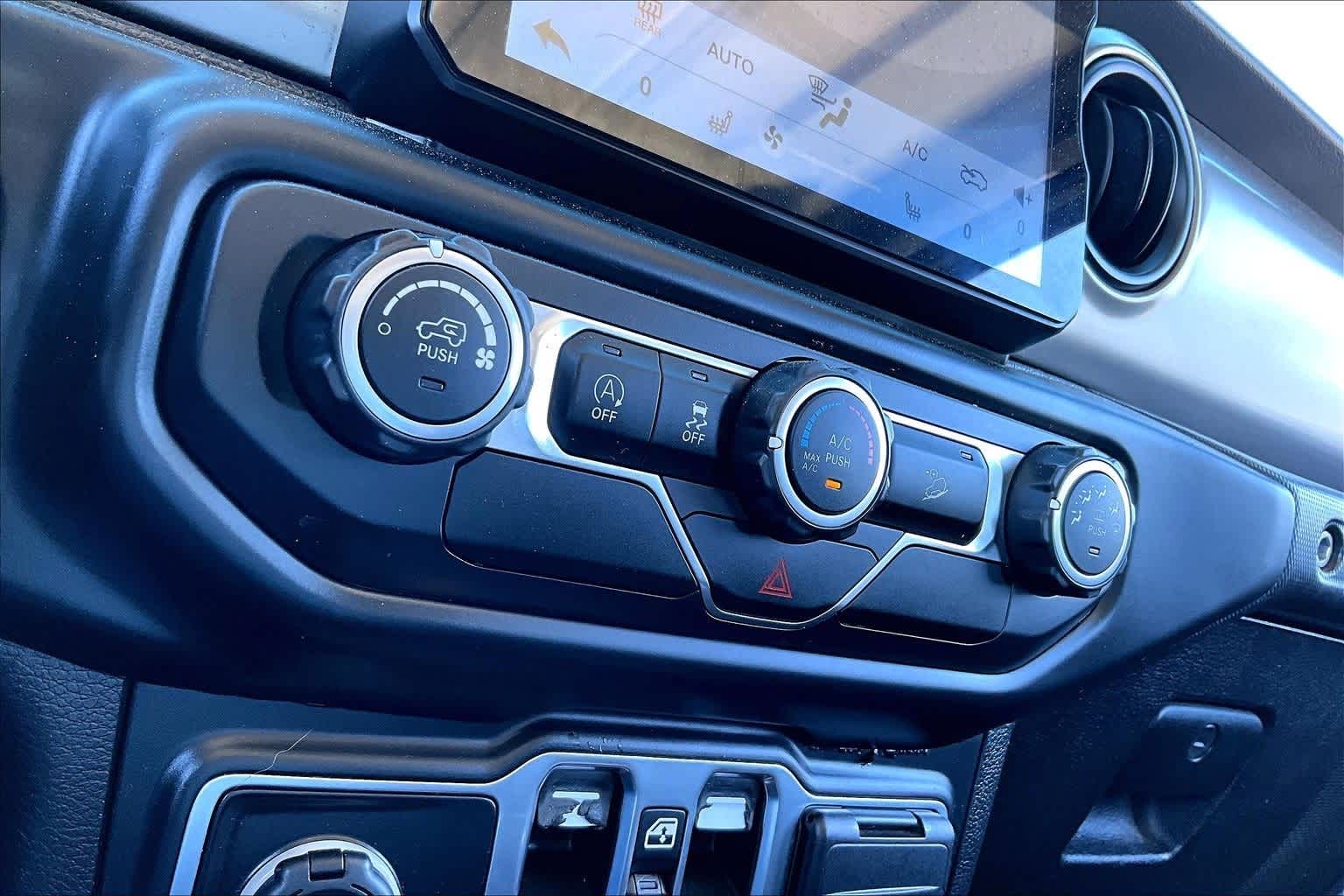 Thumbnail: 2020 Jeep Wrangler - 23