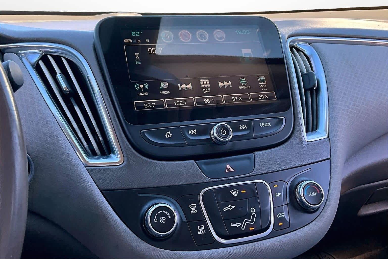 Thumbnail: 2018 Chevrolet Malibu - 6