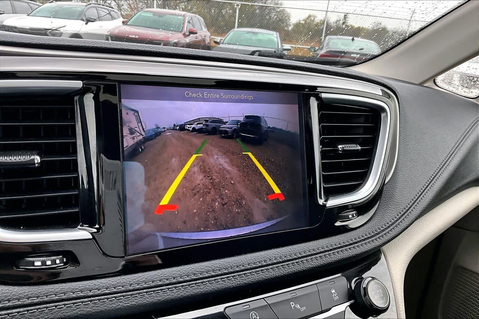 Thumbnail: 2018 Chrysler Pacifica - 22