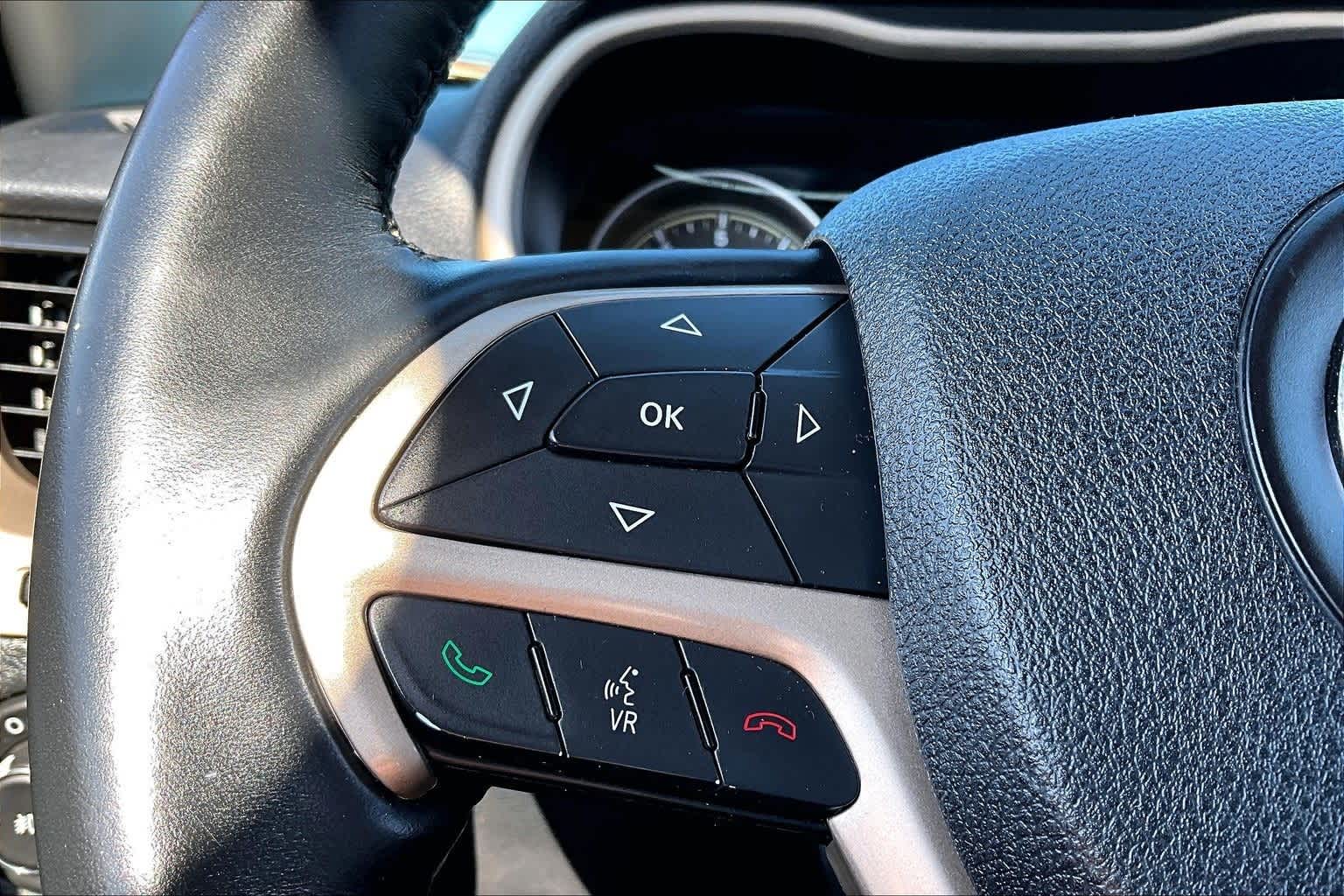 Thumbnail: 2016 Jeep Cherokee - 17