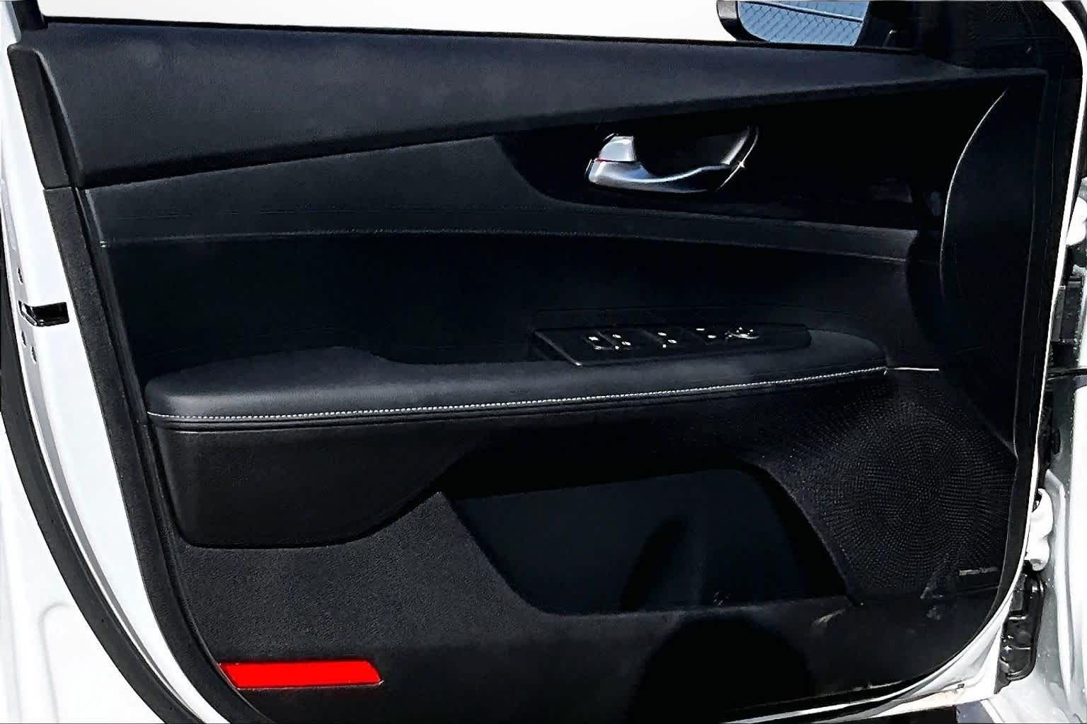 Thumbnail: 2024 Kia Forte - 16