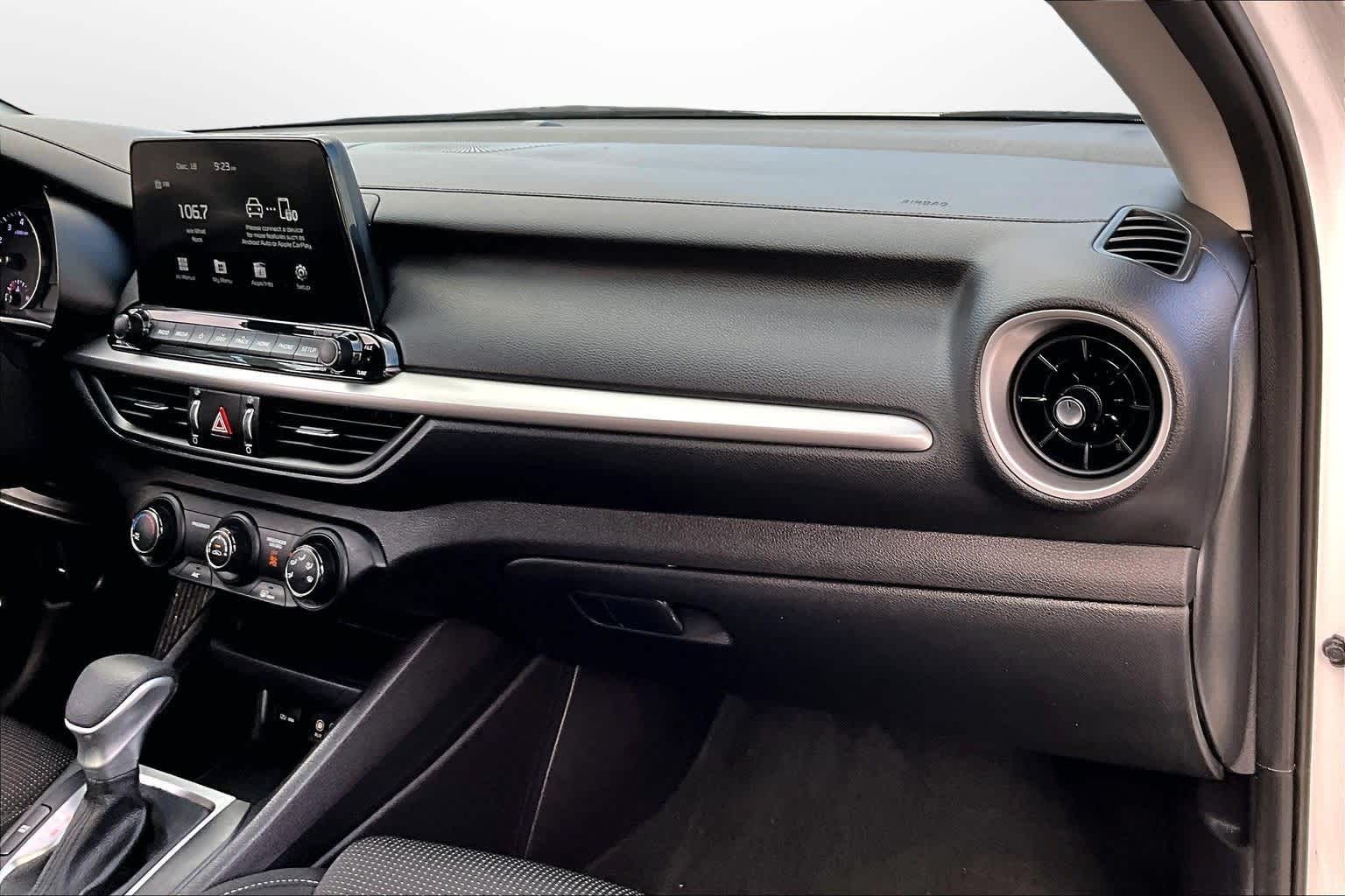 Thumbnail: 2021 Kia Forte - 15