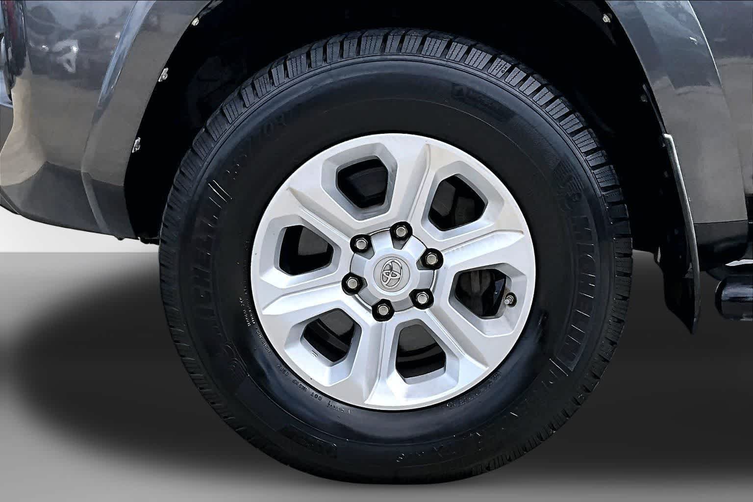 Thumbnail: 2016 Toyota 4Runner - 8