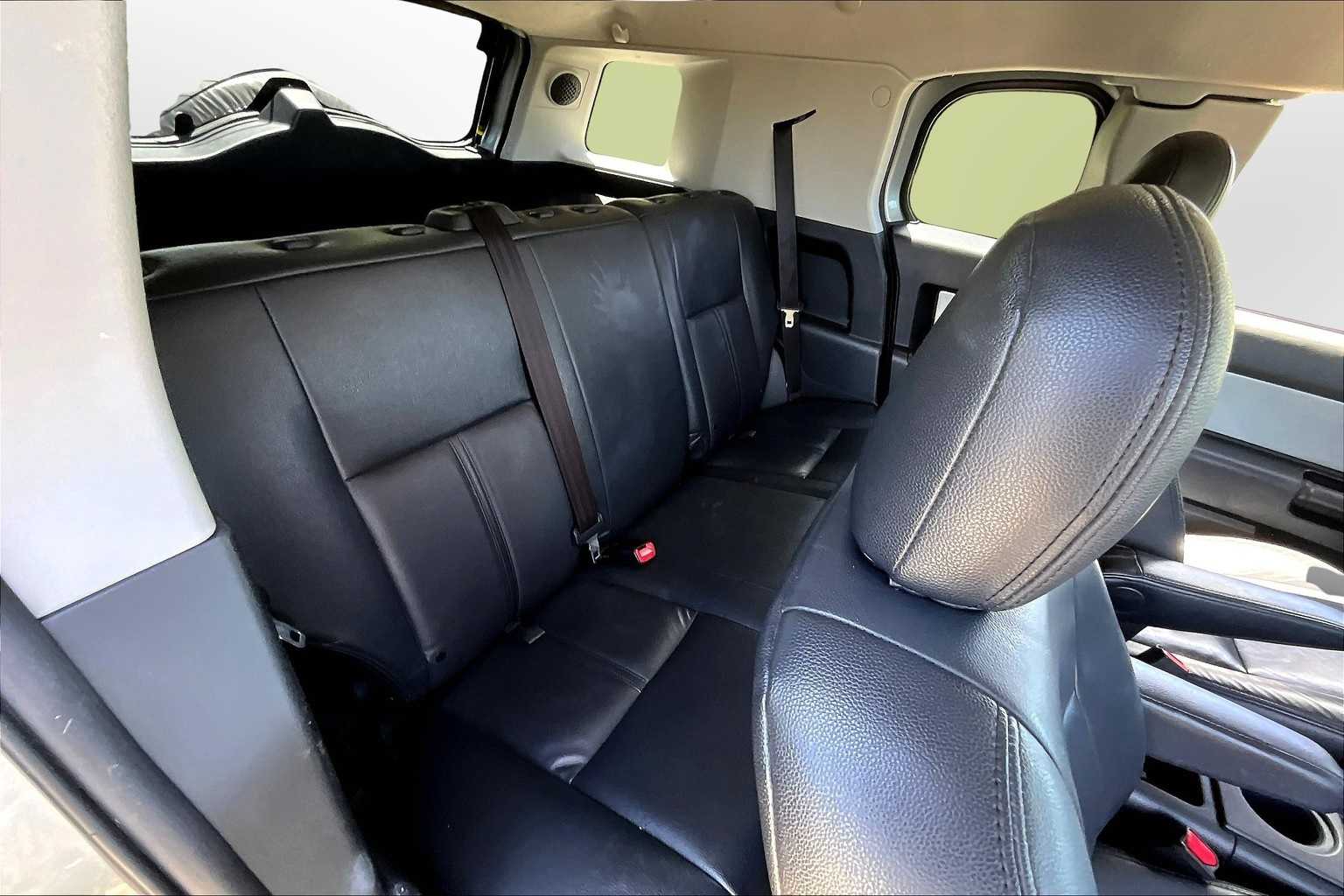 Thumbnail: 2012 Toyota FJ Cruiser - 27