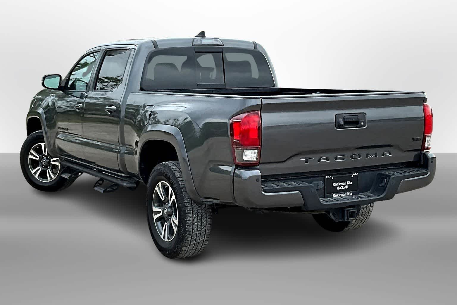 Thumbnail: 2019 Toyota Tacoma - 10