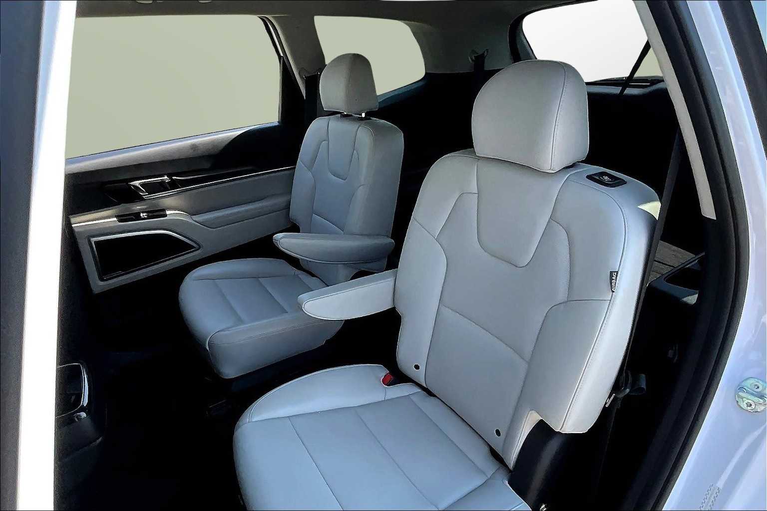 Thumbnail: 2023 Kia Telluride - 26